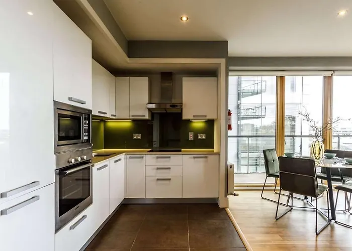 Homestay Private Available In Spacious High Rise With Park & View