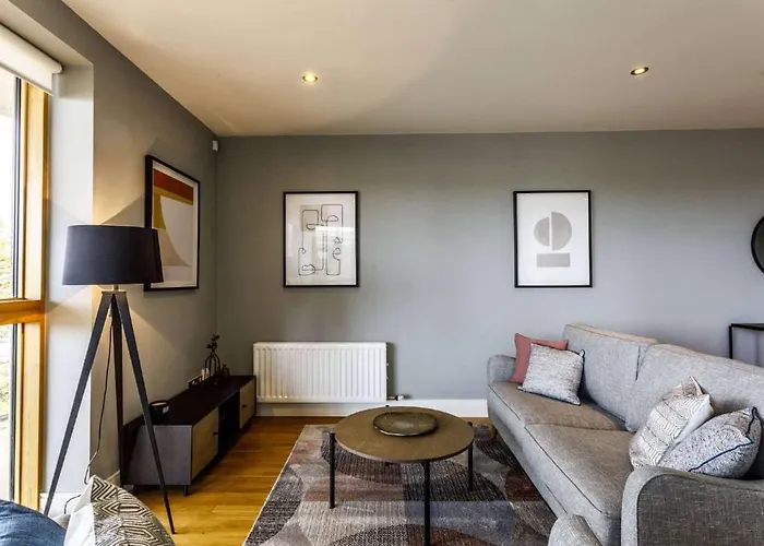 Private Available In Spacious High Rise With Park & View *