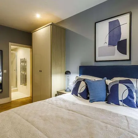 Private Available In Spacious High Rise With Park & View *