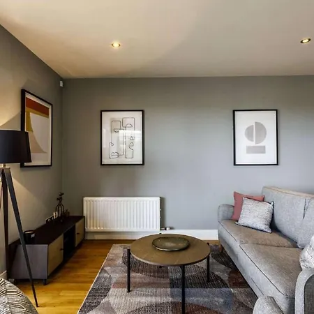 Private Available In Spacious High Rise With Park & View *