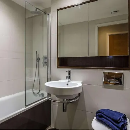 Private Available In Spacious High Rise With Park & View Δουβλίνο