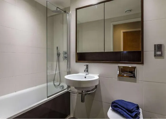 Private Available In Spacious High Rise With Park & View Δουβλίνο